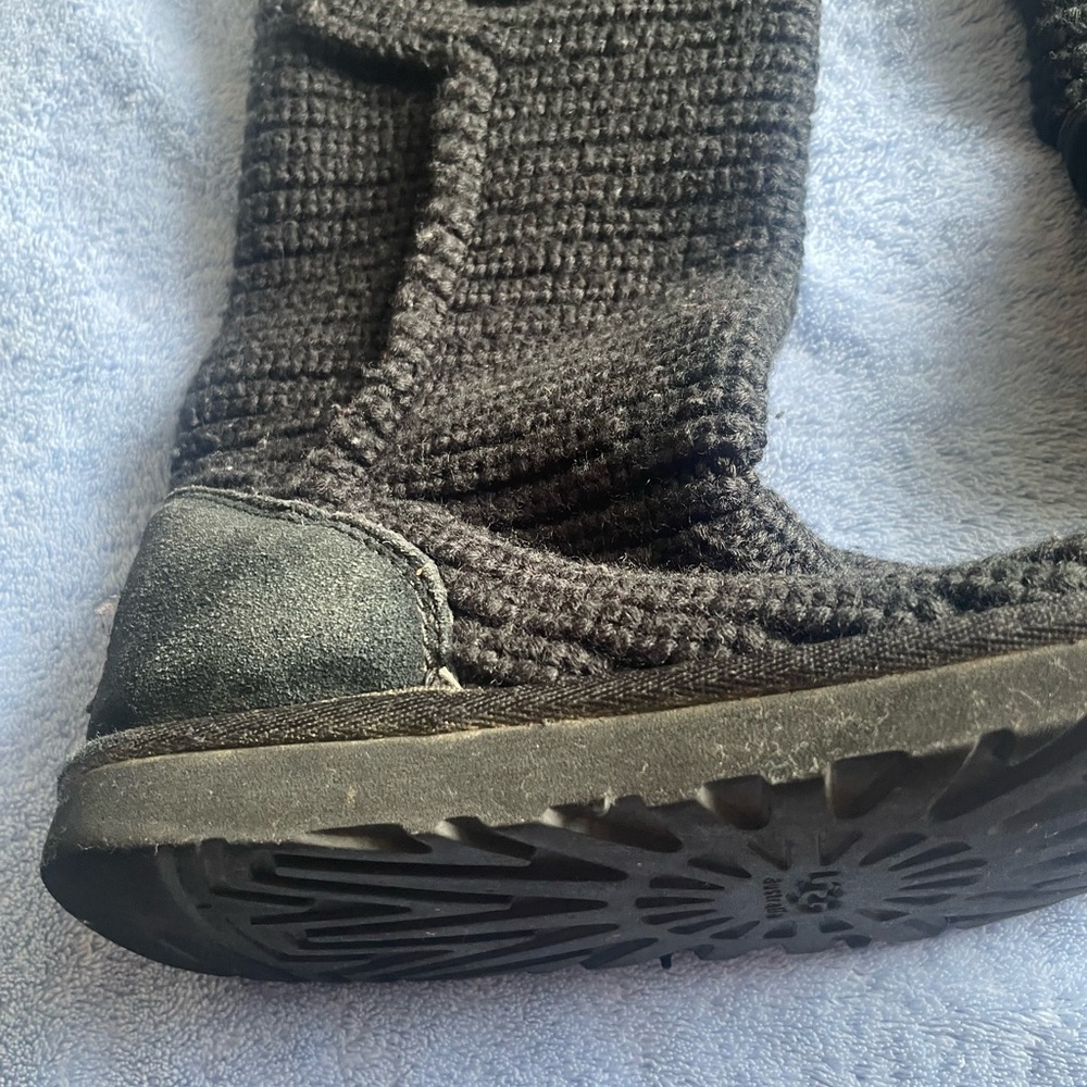 Ugg Black Knit Buttoned Boots. - image 2